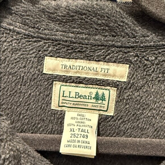 L.L.Bean fleece-lined flannel shirt, blue plaid pattern and traditional fit XL - Picture 3 of 5